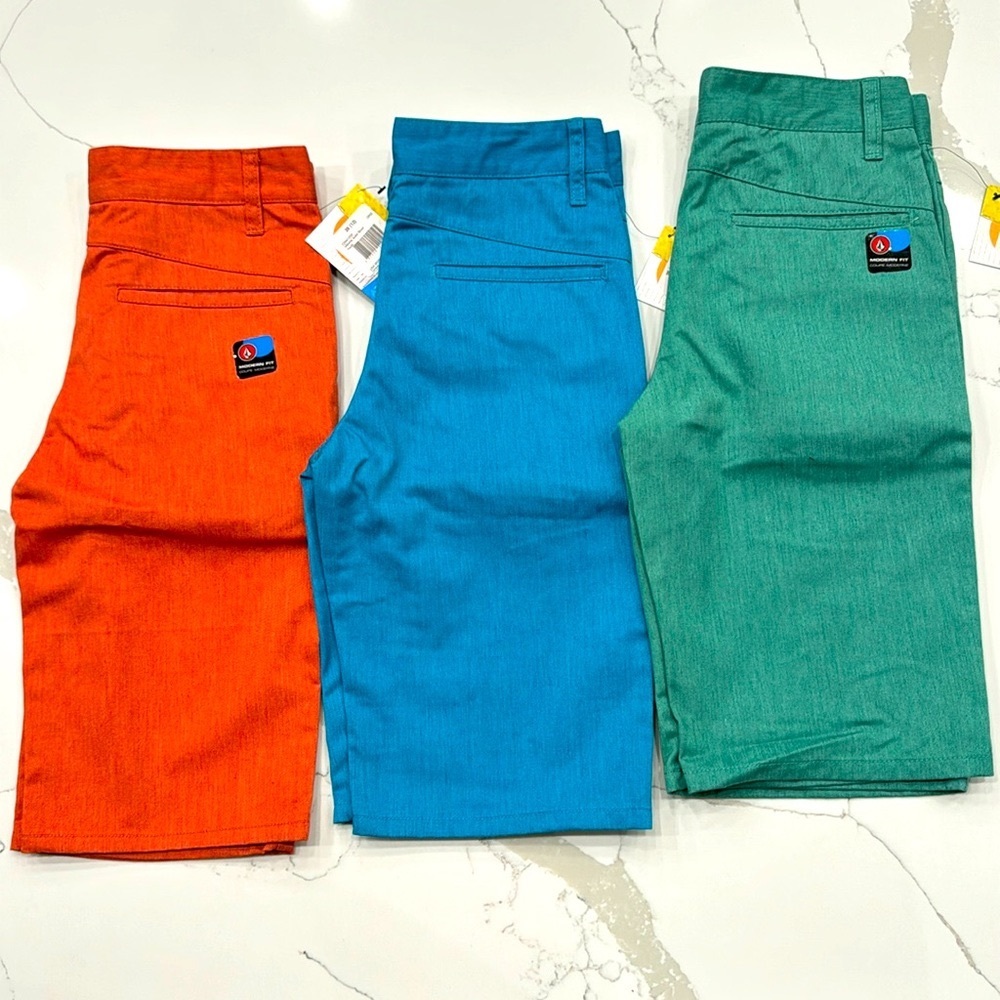 Youth boys set of three NWT Volcom VMonty modern fit shorts size 26 (12)